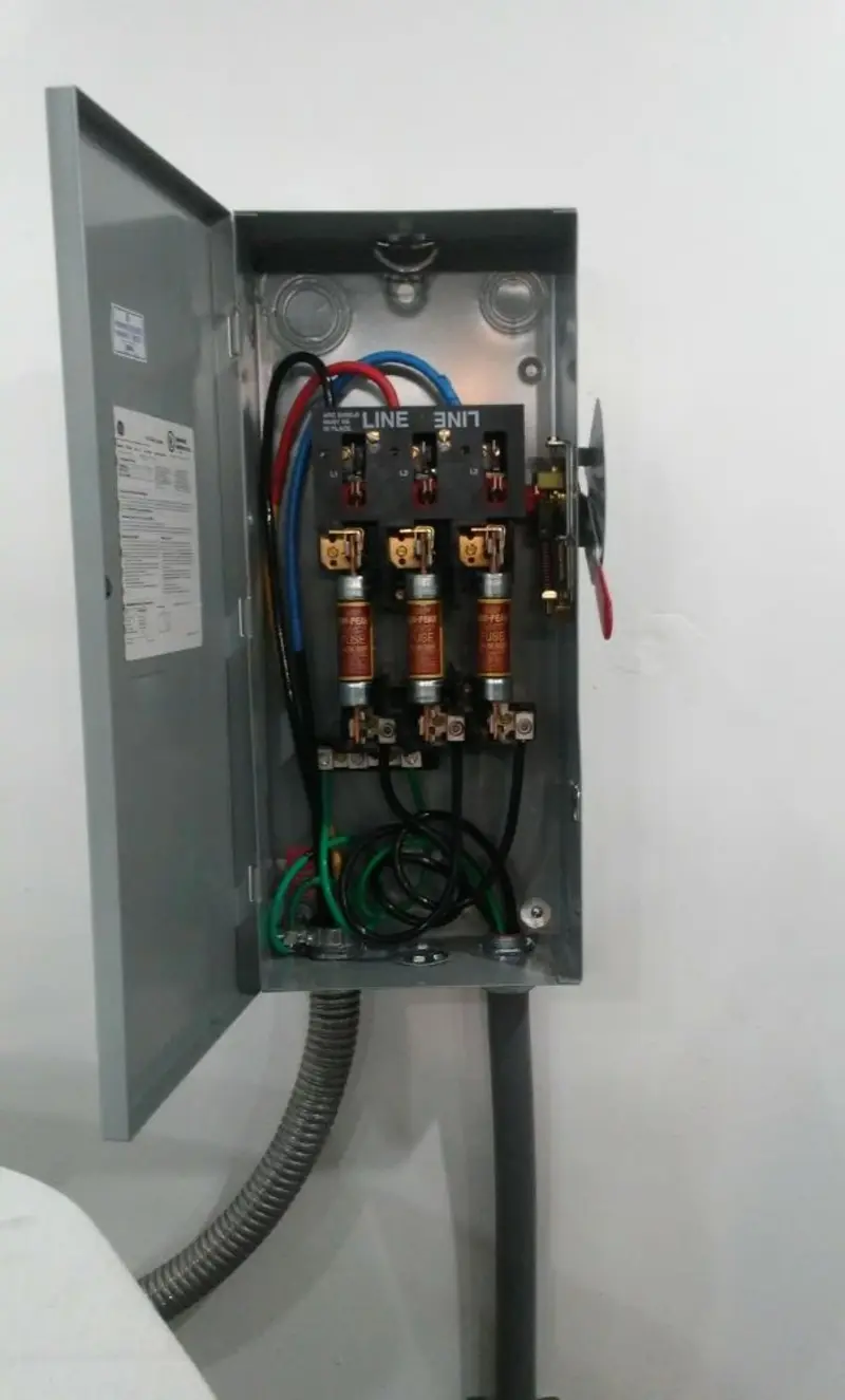 Three-phase disconnect switch installed for Electrical Wiring & Rewiring in Columbia City